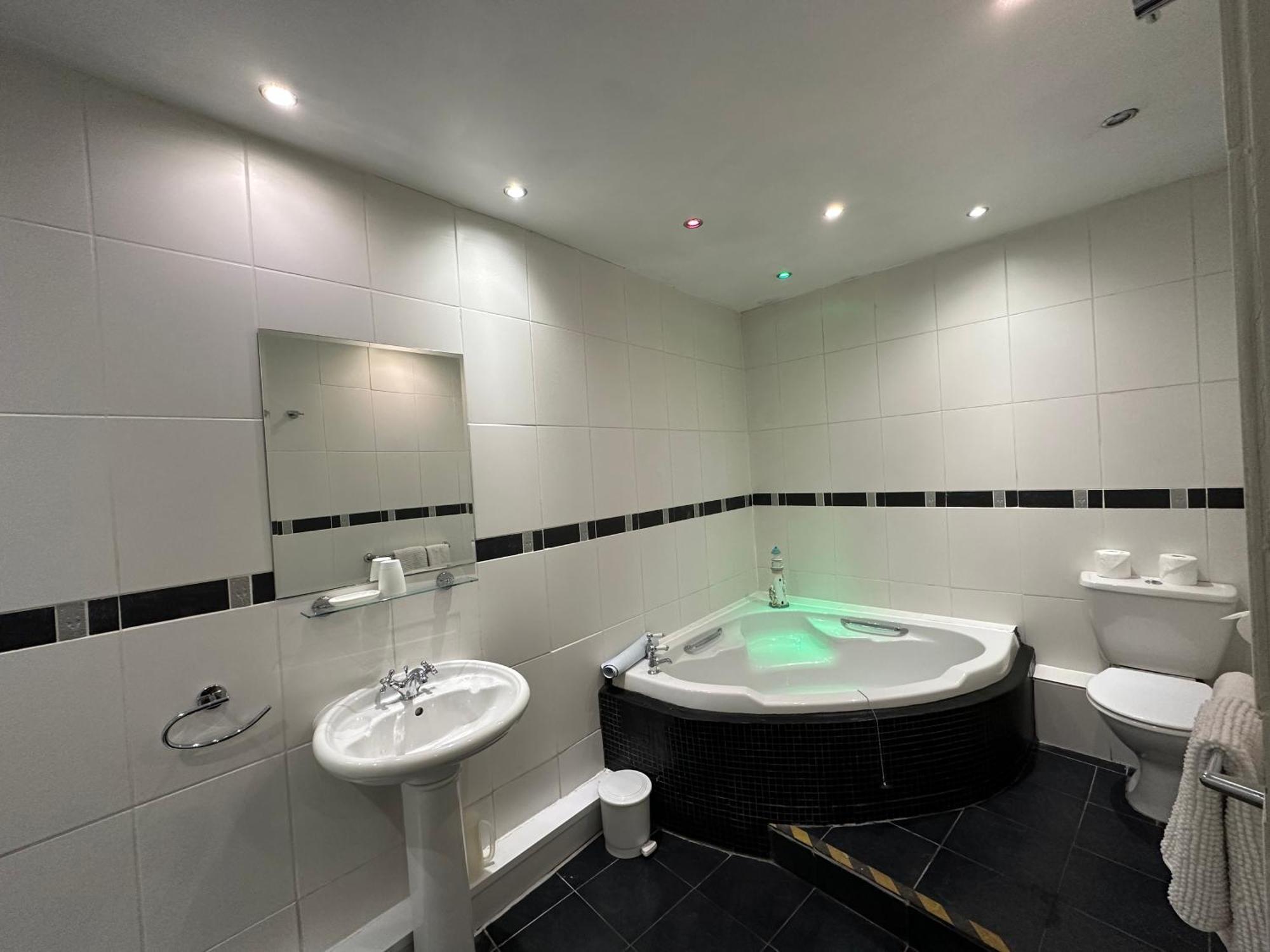 The Carlton'S Holiday Suites Бринлингтон Экстерьер фото